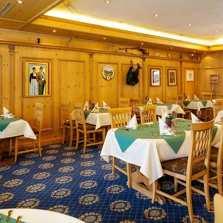 Отель Edelweiss 4*