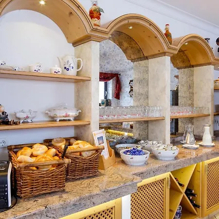 Отель Edelweiss 4*